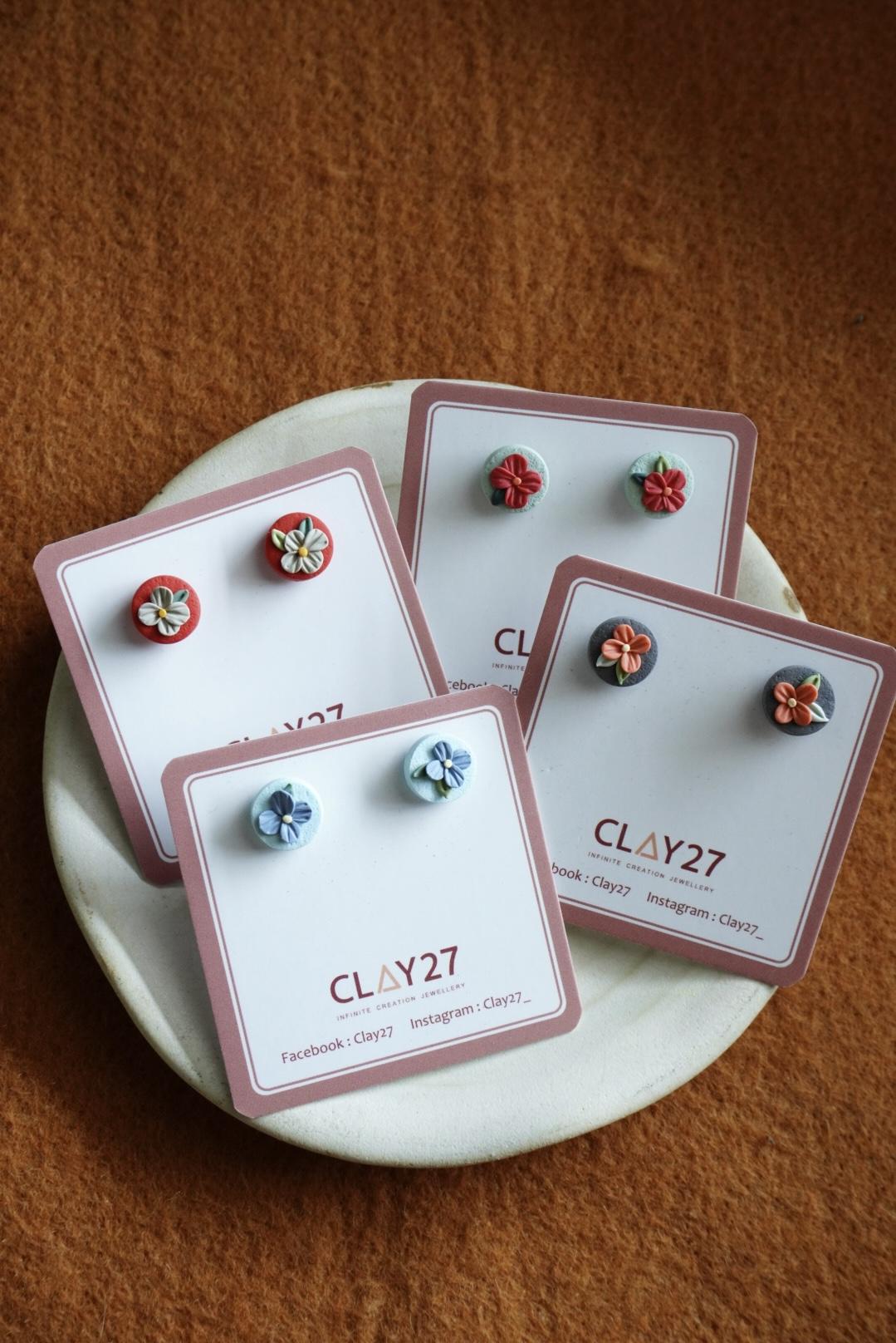 TINY FLORAL STUDS